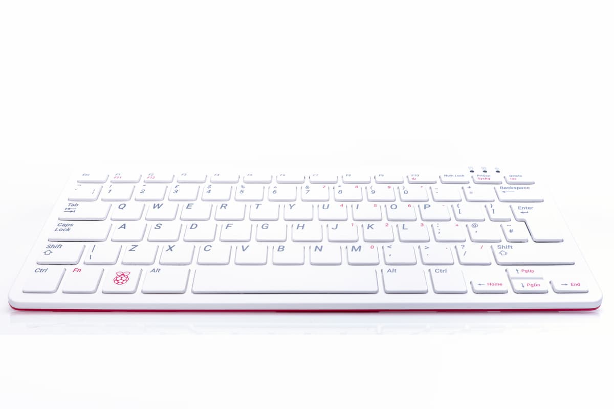 Raspberry Pi 400 - 售价 615 元，带键盘的树莓派 3